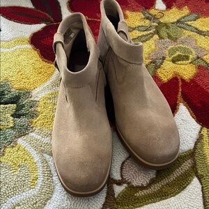 UGG Classic Tan Suede Ankle Booties